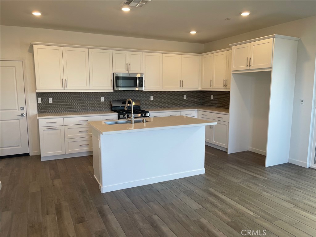 Residential Lease for rent at 16126 Cannoli #6, Fontana CA featuring 3 beds and 3 baths