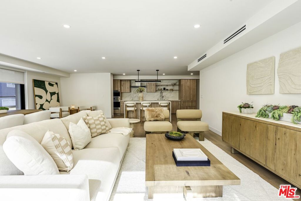 Residential Lease for rent at 333 N Palm Drive 305, Beverly Hills CA featuring 1 bed and 2 baths