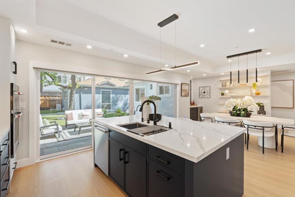 Active for sale at Mountain View, CA, Mountain View, CA CA and 3 baths