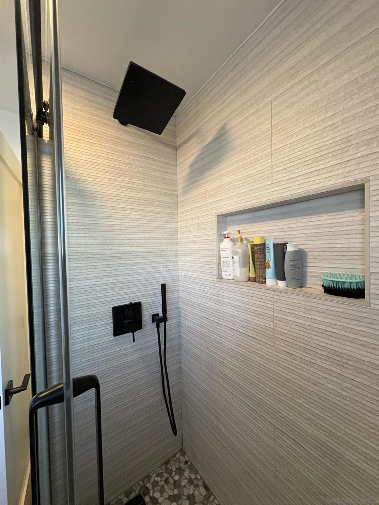 Residential Lease for rent at 2949 Naugatuck Ave, San Diego CA featuring 3 beds and 2 baths