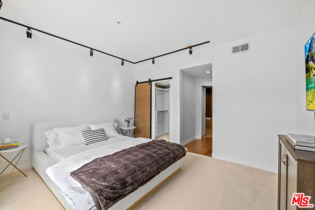 Residential Lease for rent at 930 N Doheny Drive 317, West Hollywood, Los Angeles County CA featuring 2 beds and 3 baths