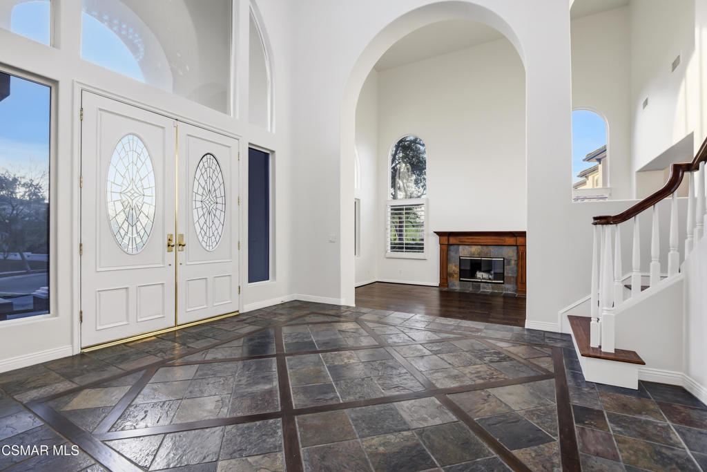 Residential Lease for rent at 25301 Prado De Los Arboles, Calabasas CA featuring 5 beds and 5 baths