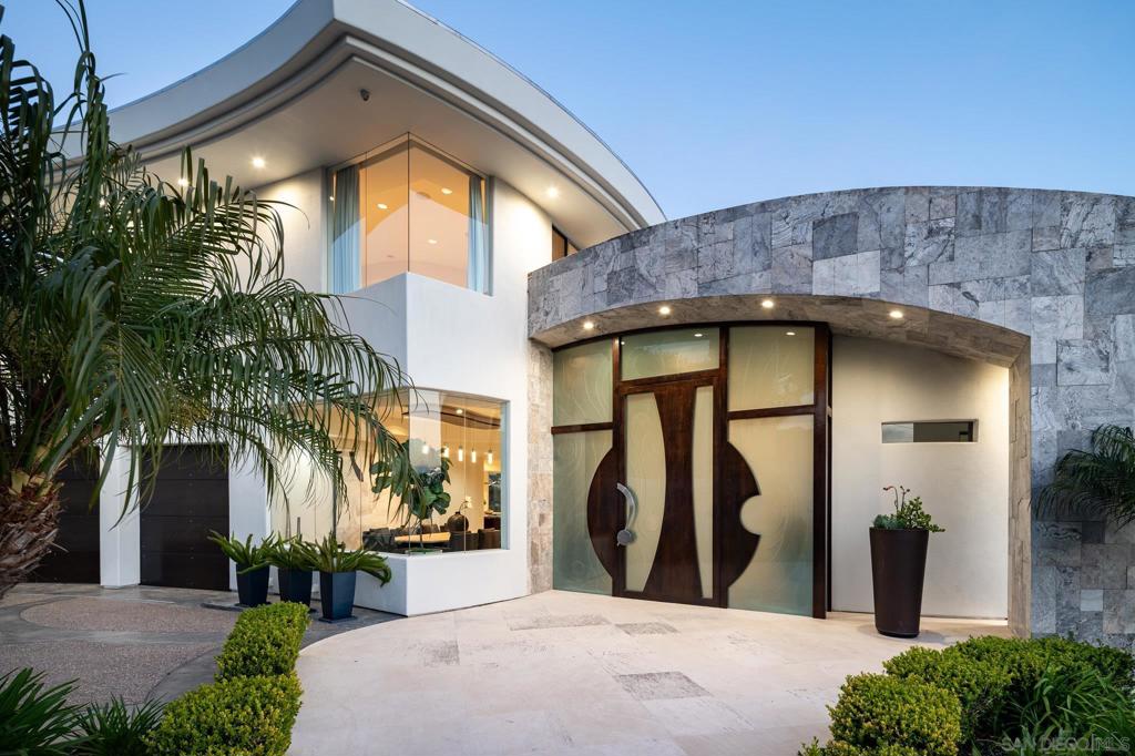 Residential Lease for rent at 6125 Terryhill Dr, La Jolla, San Diego County CA featuring 5 beds and 7 baths