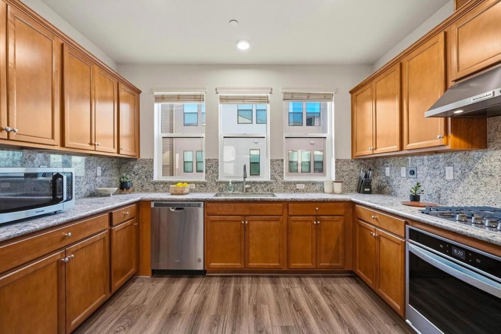 Active for sale at Santa Clara, CA, Santa Clara, CA CA and 3 baths