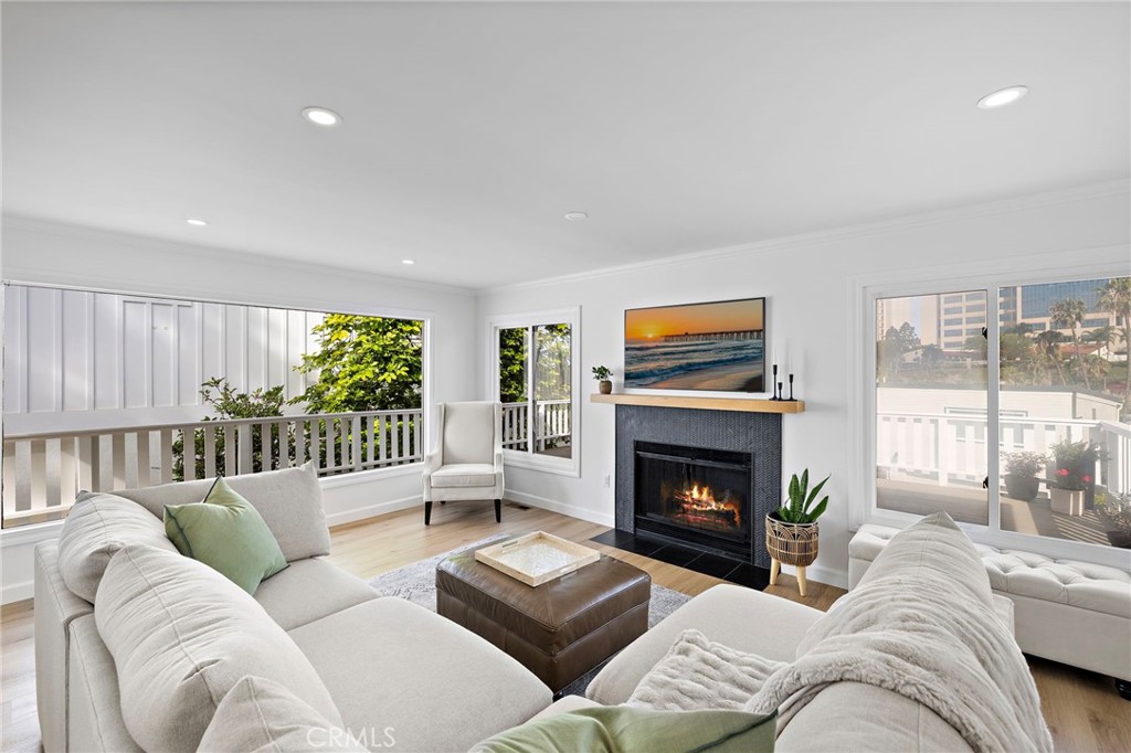 Residential Lease for rent at 226 La Jolla, Newport Beach CA featuring 2 beds and 1 bath