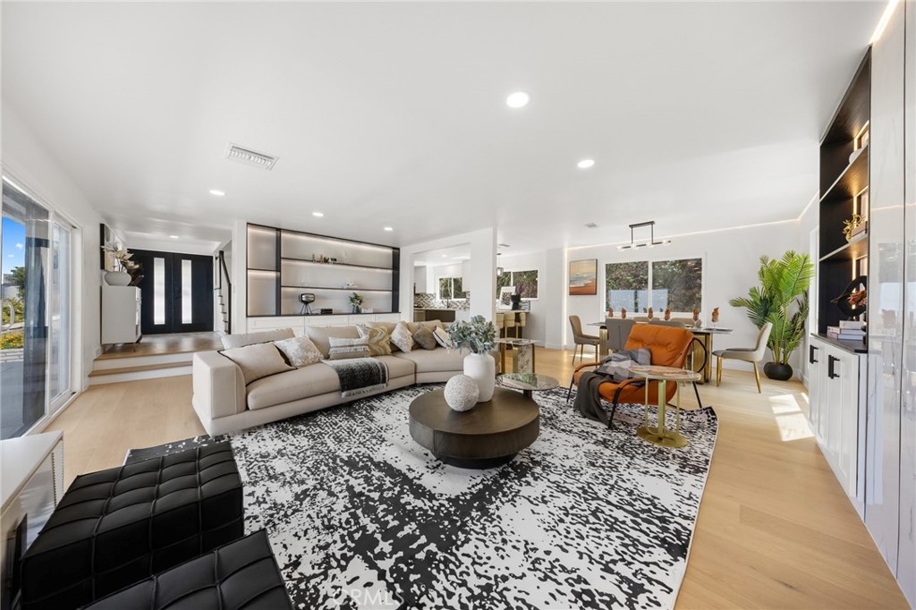 Residential Lease for rent at 12284 Circula Panorama, North Tustin CA featuring 4 beds and 3 baths