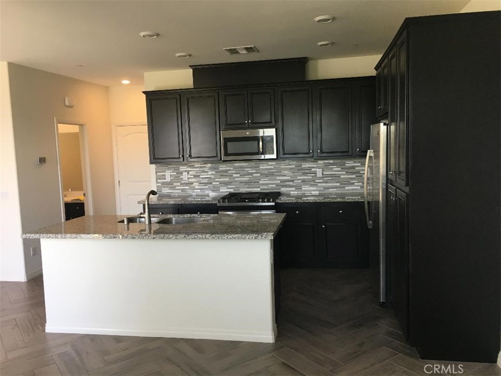 Residential Lease for rent at 40444 Calle Real, Murrieta CA featuring 3 beds and 3 baths