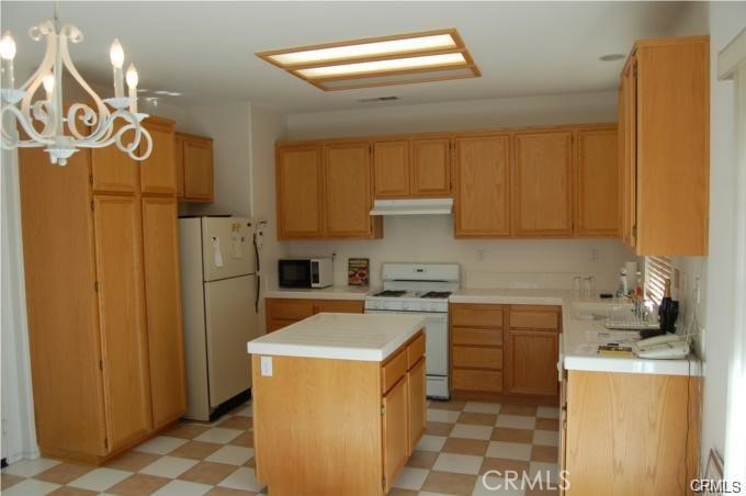 Residential Lease for rent at 42093 Acacia Way, Temecula CA featuring 3 beds and 3 baths