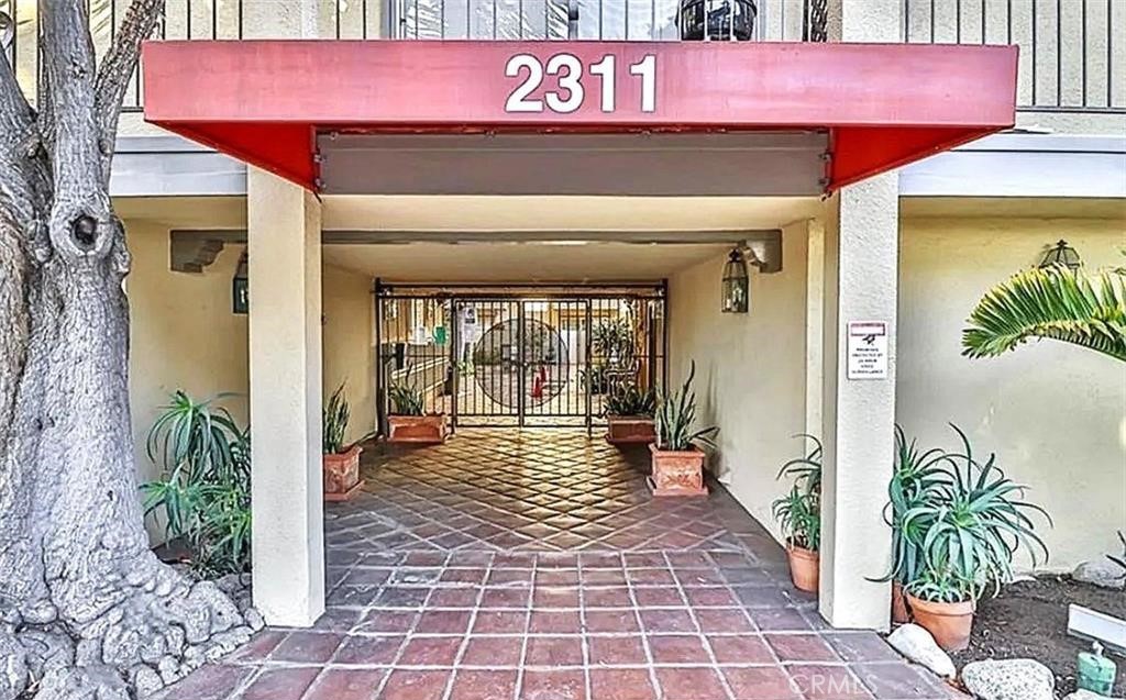Residential Lease for rent at 2311 4th Street 306, Santa Monica, Los Angeles County CA featuring 1 bed and 1 bath