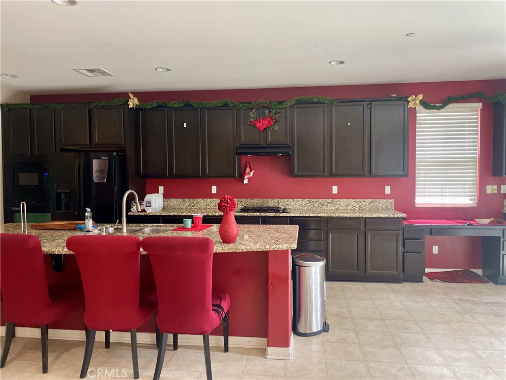 Residential Lease for rent at 9579 Seasons, Rancho Cucamonga CA featuring 6 beds and 5 baths
