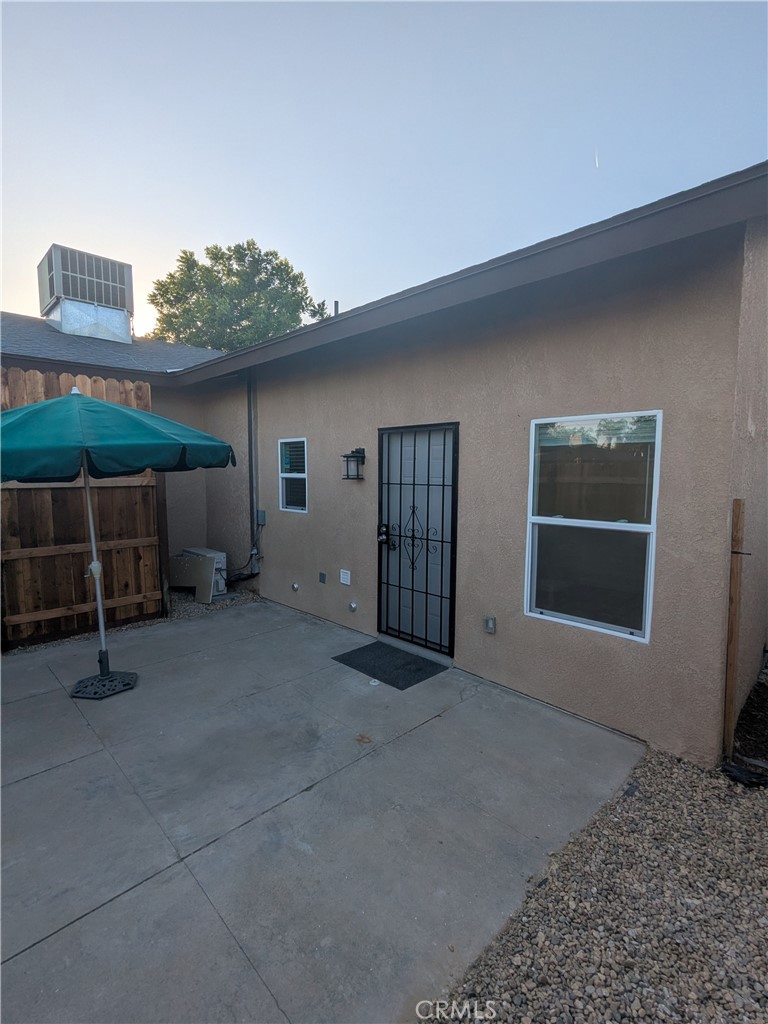 Residential Lease for rent at 1209 Wilson RD A, Bakersfield, Kern County CA and 1 bath