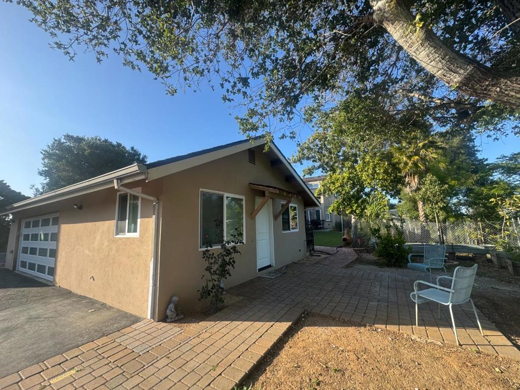 Residential Lease for rent at 14233 Old Wood Road Studio, Saratoga CA featuring 1 bed and 1 bath