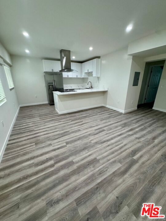 Residential Lease for rent at 2424 Ocean Park Boulevard 8, Santa Monica, Los Angeles County CA featuring 2 beds and 1 bath