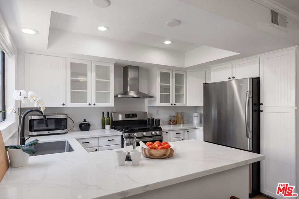 Residential for sale at 2920 11th Street 6, Santa Monica CA featuring 3 beds and 3 baths
