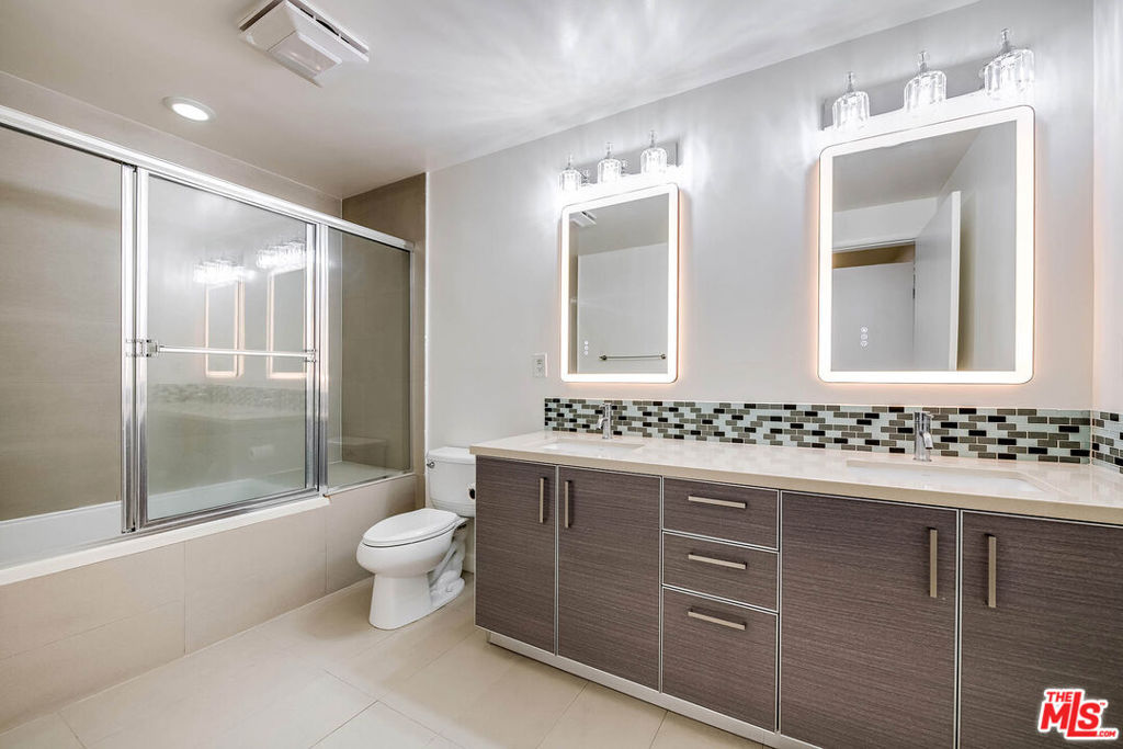 Condominium for sale at 966 S St Andrews Place 104, Los Angeles, CA featuring 2 beds and 2 baths