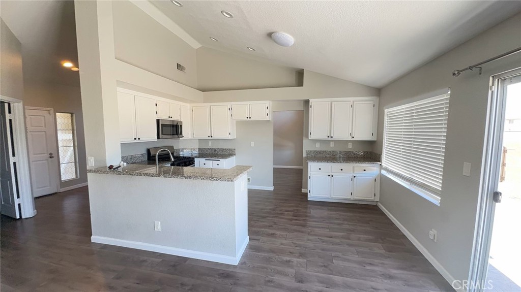 Single Family Residence for rent at 28870 Somme Court, Menifee, CA featuring 3 beds and 2 baths