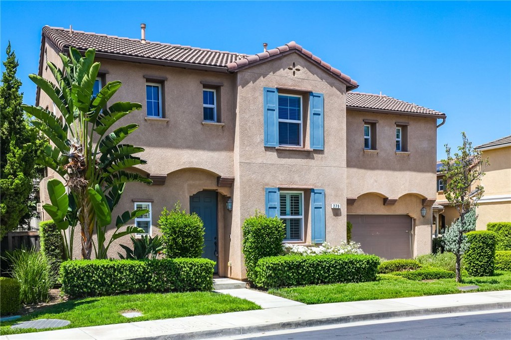 Residential Lease for rent at 279 W Sparkleberry, Orange CA featuring 3 beds and 3 baths