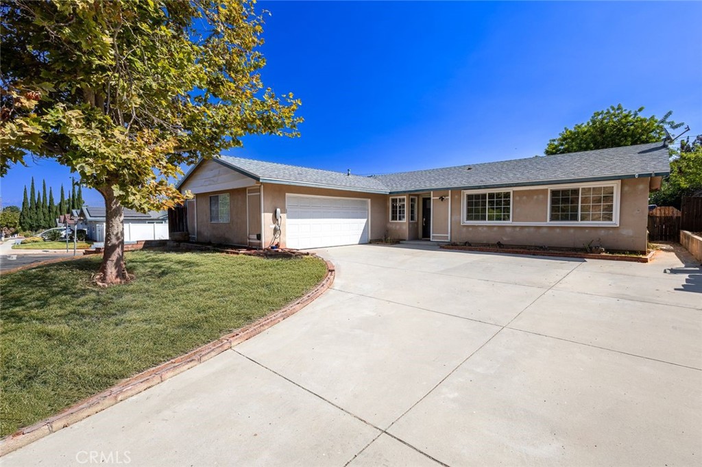 Residential Lease for rent at 842 Granby, Simi Valley CA featuring 4 beds and 2 baths