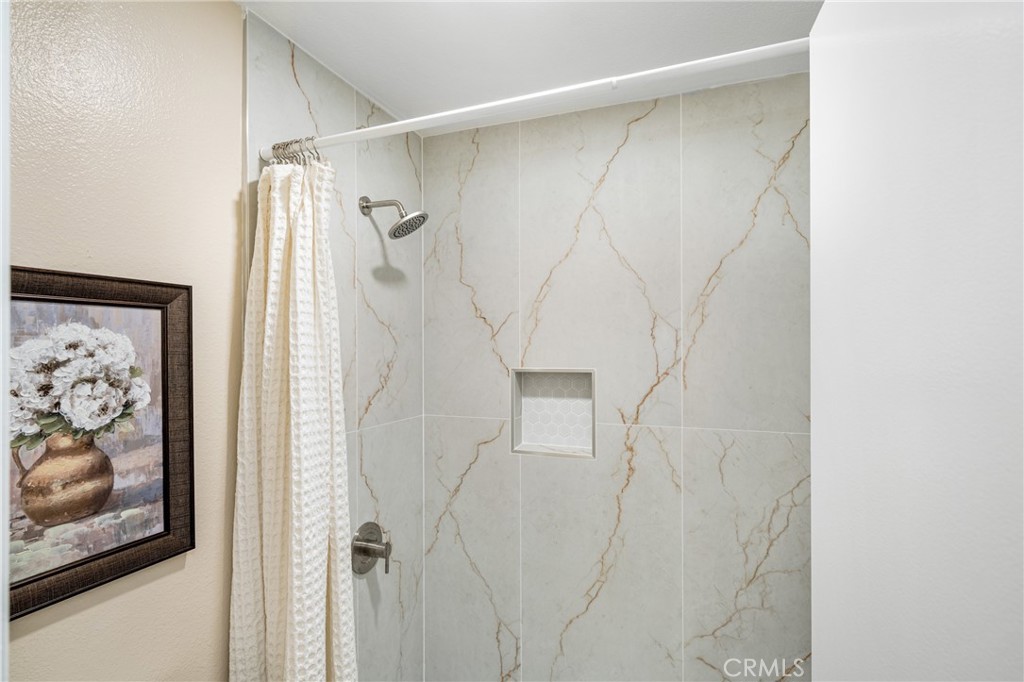 Residential Lease for rent at 115 Fallingstar, Irvine CA featuring 2 beds and 2 baths