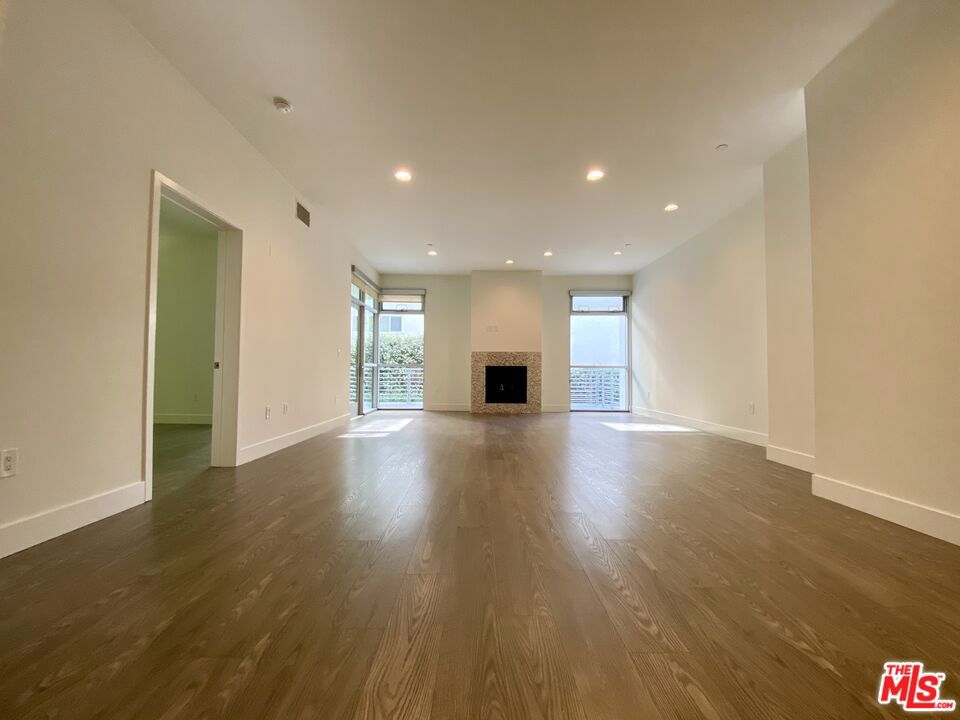 Residential Lease for rent at 1232 N KINGS Road 106, West Hollywood CA featuring 2 beds and 2 baths