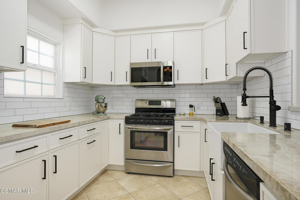Active for sale at Toluca Lake, CA, Toluca Lake, CA CA and 2 baths