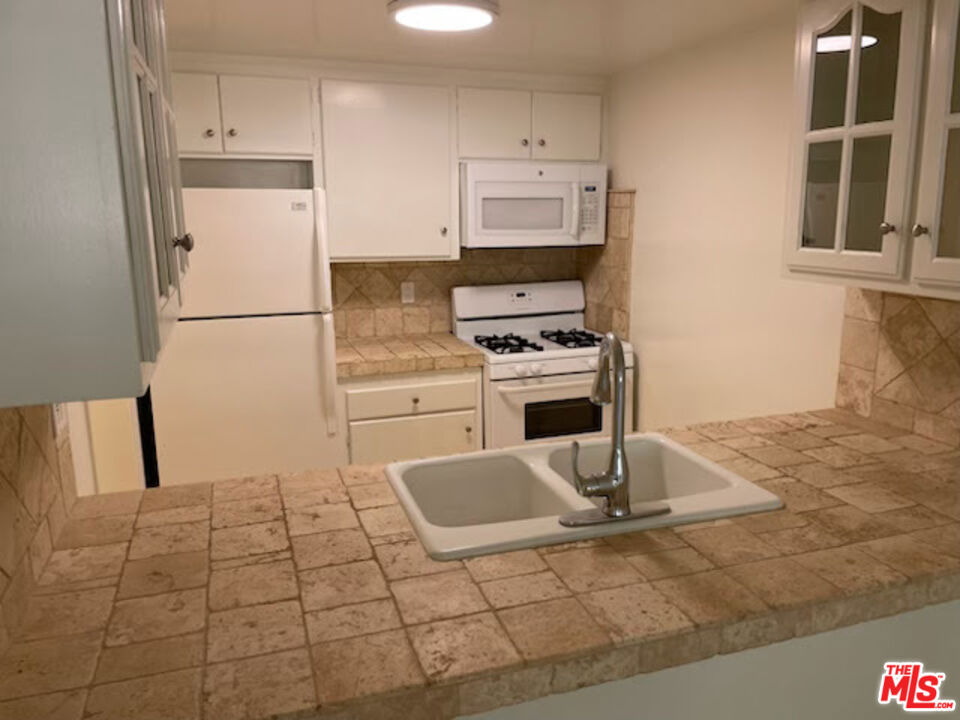 Residential Lease for rent at 3918 unit 12A Las Flores Canyon Road, Malibu CA featuring 1 bed and 1 bath