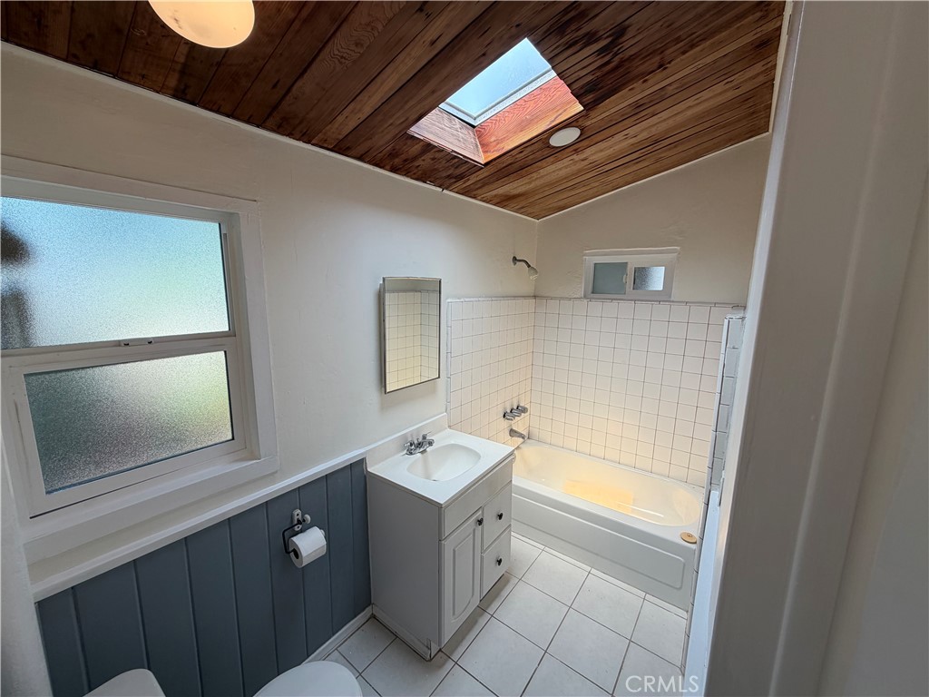 Residential Lease for rent at 417 Poplar B - C, Laguna Beach CA featuring 1 bed and 1 bath