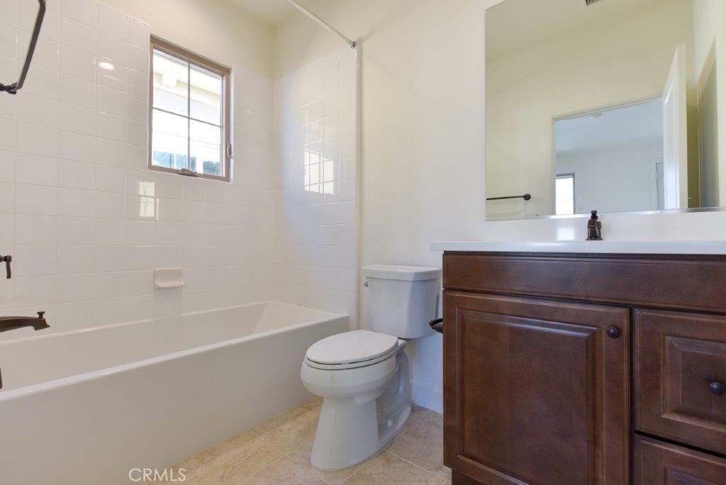 Residential Lease for rent at 8 last bloom, Irvine CA featuring 4 beds and 5 baths