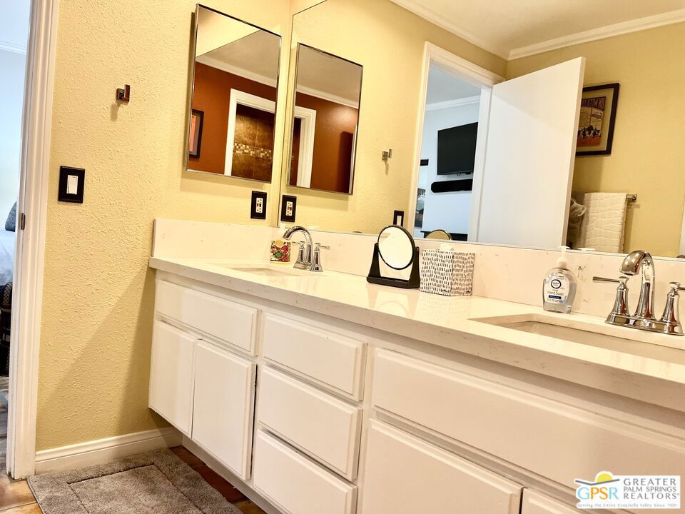 Residential Lease for rent at 2441 S Birdie Way E, Palm Springs, Riverside County CA featuring 2 beds and 2 baths