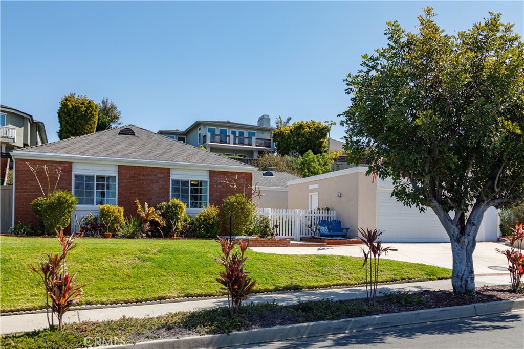 Residential Lease for rent at 2968 Alta Laguna, Laguna Beach CA featuring 3 beds and 3 baths