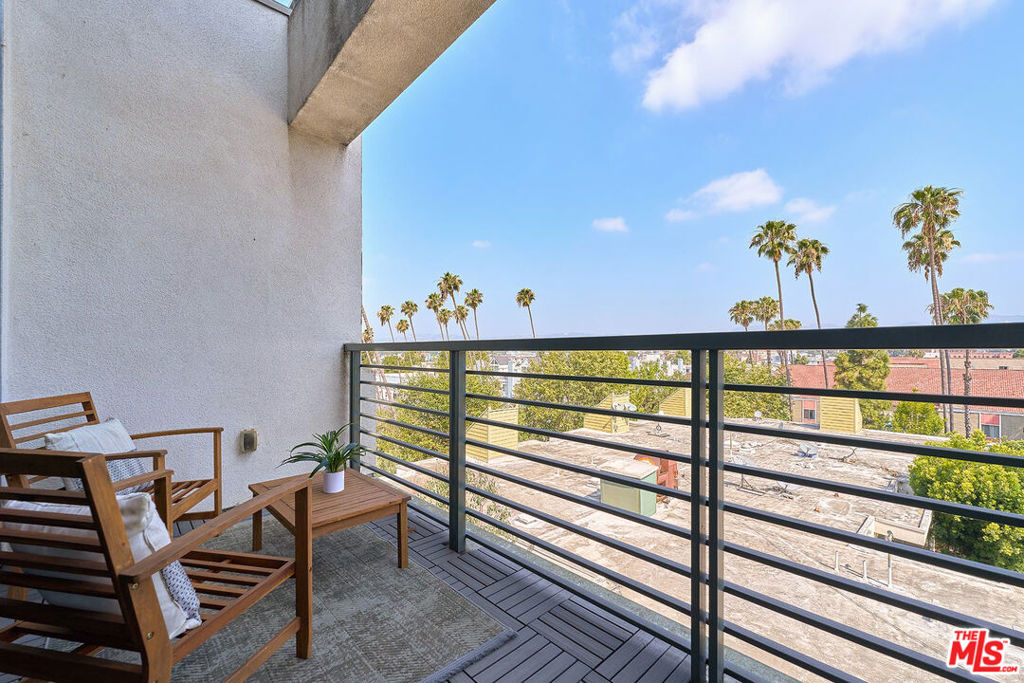 Residential for sale at 520 S Kingsley Drive PH3, Los Angeles CA featuring 3 beds and 3 baths