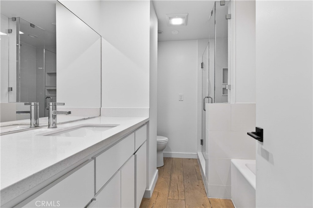 Residential Lease for rent at 838 N Doheny 505, West Hollywood CA featuring 1 bed and 2 baths