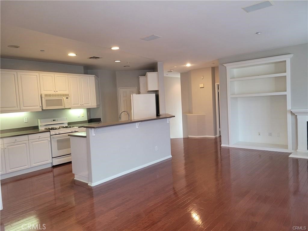 Residential Lease for rent at 3 SALTON, Irvine CA featuring 2 beds and 2 baths