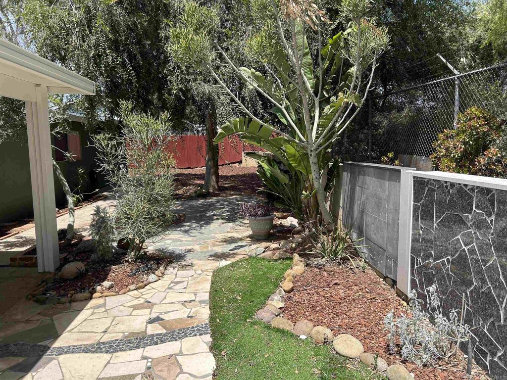 Residential Lease for rent at 8621 Willow, Santee CA featuring 3 beds and 2 baths