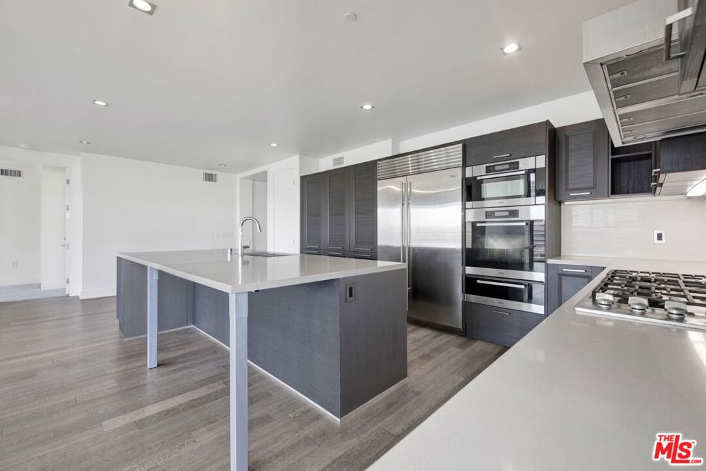 Residential Lease for rent at 432 N Oakhurst Drive 402, Beverly Hills CA featuring 3 beds and 4 baths