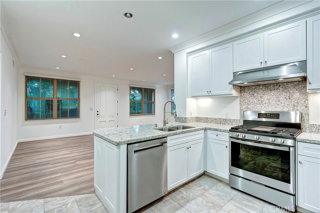 Residential Lease for rent at 70 Kempton, Irvine CA featuring 2 beds and 2 baths
