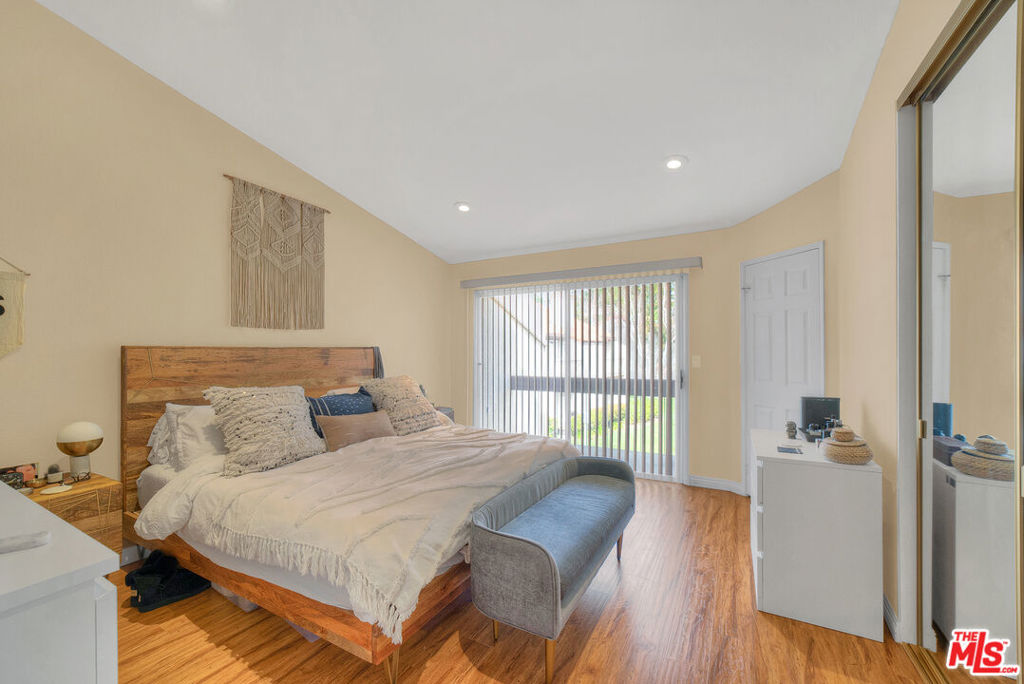 Residential Lease for rent at 5624 Las Virgenes Road 19, Calabasas CA featuring 2 beds and 3 baths