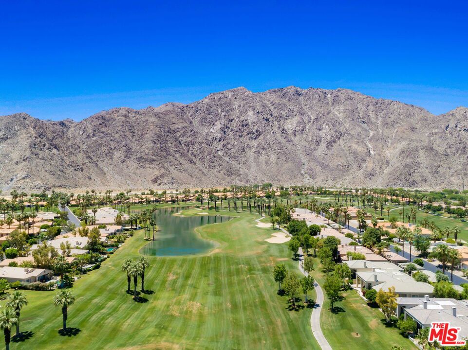 Condominium for rent at 54137 Oak, La Quinta, CA featuring 2 beds and 2 baths