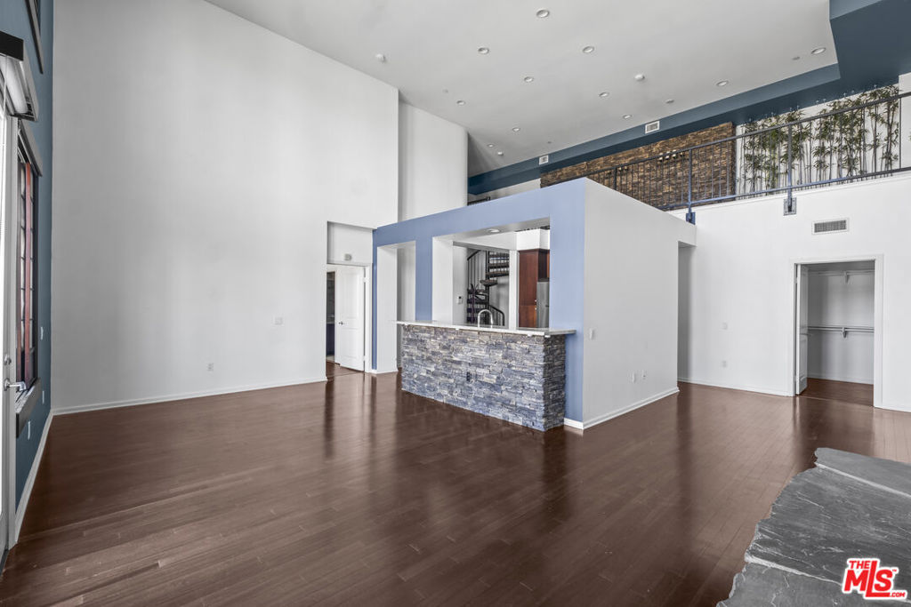 Residential Lease for rent at 1901 Victoria Avenue 201, Oxnard CA featuring 2 beds and 2 baths