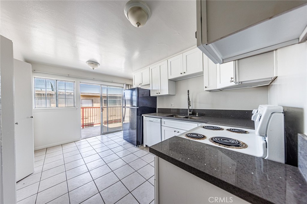 Residential Lease for rent at 810 E Grand Ave, El Segundo CA featuring 2 beds and 2 baths