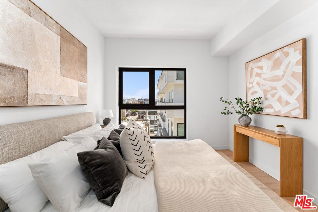 Residential for sale at 904 S New Hampshire Avenue 406, Los Angeles CA featuring 2 beds and 2 baths