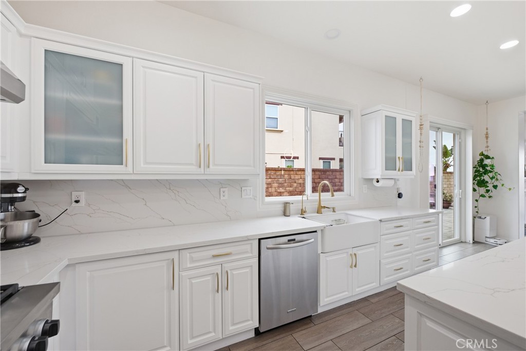 Residential Lease for rent at 14852 Hightop, Moorpark CA featuring 5 beds and 6 baths