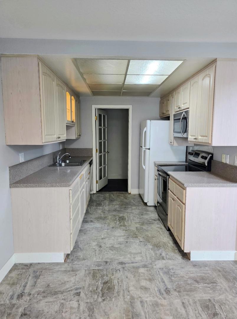 Residential for sale at 7464 Tulare Hill Lane, San Jose CA featuring 2 beds and 3 baths