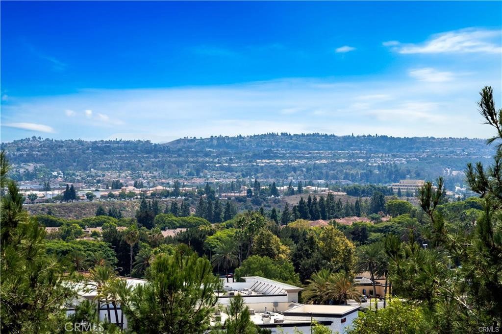 Residential Lease for rent at 14 Colonial Way 65, Aliso Viejo CA featuring 2 beds and 3 baths