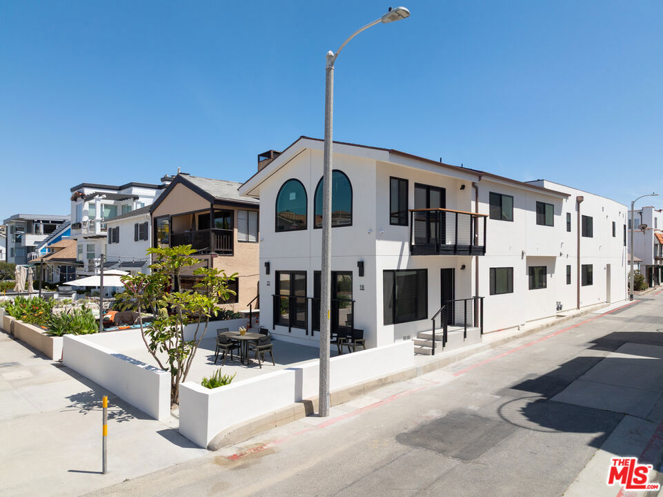 Residential Lease for rent at 18 22B 6th Street, Hermosa Beach CA featuring 1 bed and 1 bath