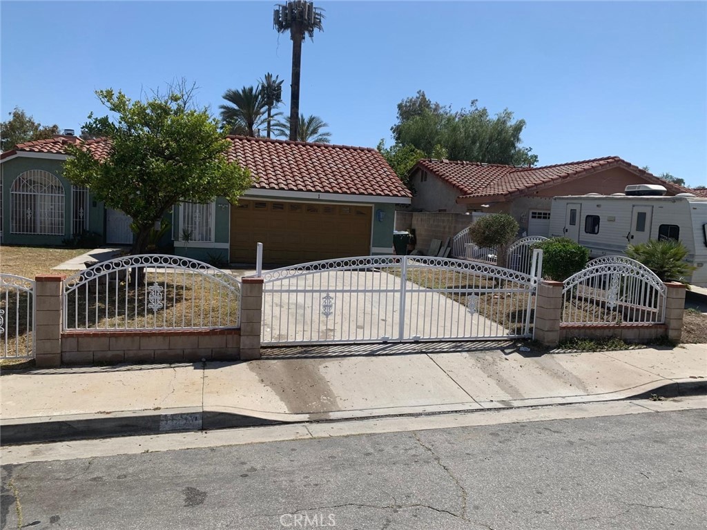 Residential Lease for rent at 1855 W 13th, San Bernardino CA featuring 4 beds and 2 baths