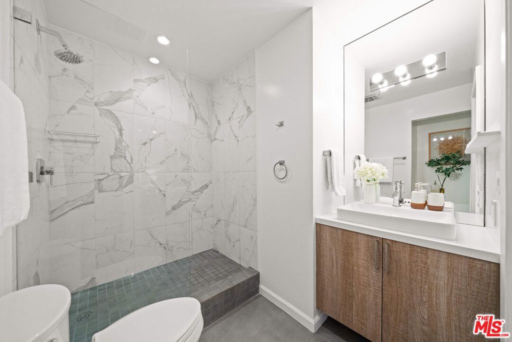 Residential for sale at 100 S Doheny Drive 514, Los Angeles CA featuring 1 bed and 2 baths
