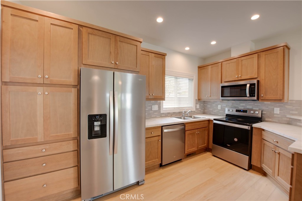 Residential Lease for rent at 7317 Kelvin, Winnetka, Los Angeles CA featuring 3 beds and 2 baths