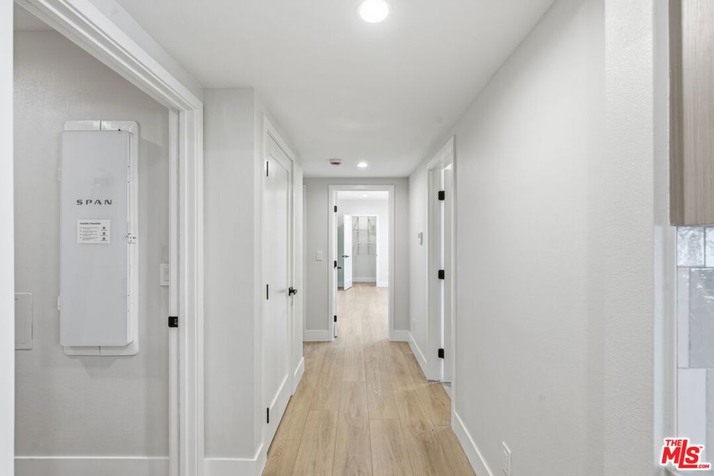 Residential Lease for rent at 18 18B 6th Street, Hermosa Beach CA featuring 1 bed and 1 bath