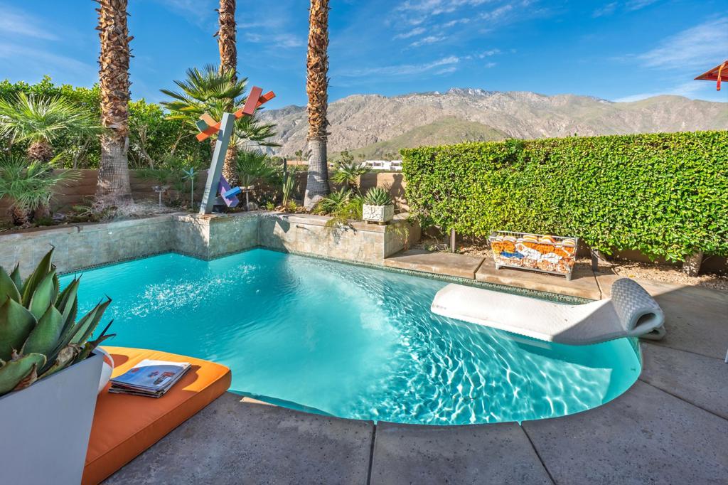 Residential Lease for rent at 901 Alejo Vista, Palm Springs CA featuring 2 beds and 3 baths